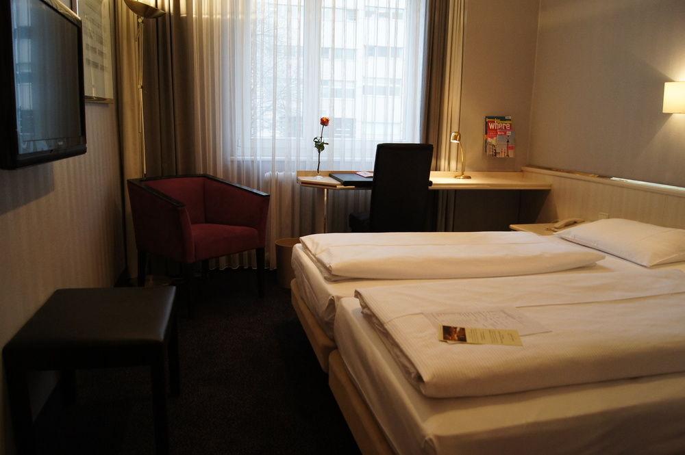 Berlin Plaza Hotel Am Kurfuerstendamm Exteriör bild
