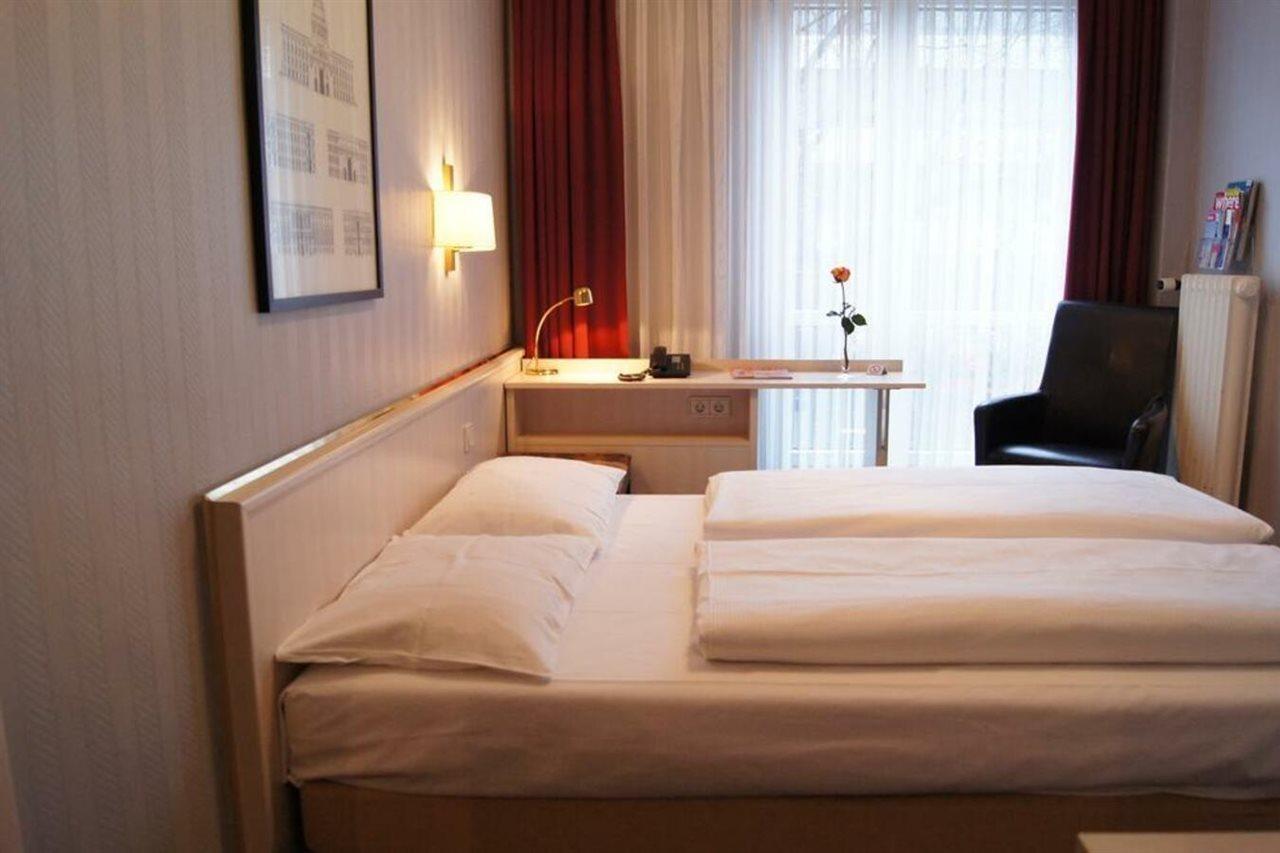 Berlin Plaza Hotel Am Kurfuerstendamm Exteriör bild