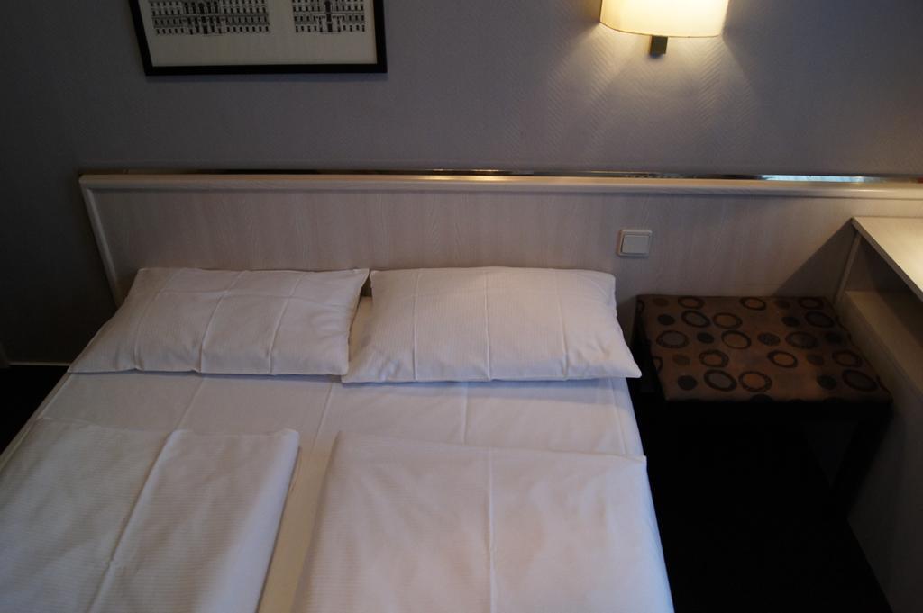 Berlin Plaza Hotel Am Kurfuerstendamm Rum bild