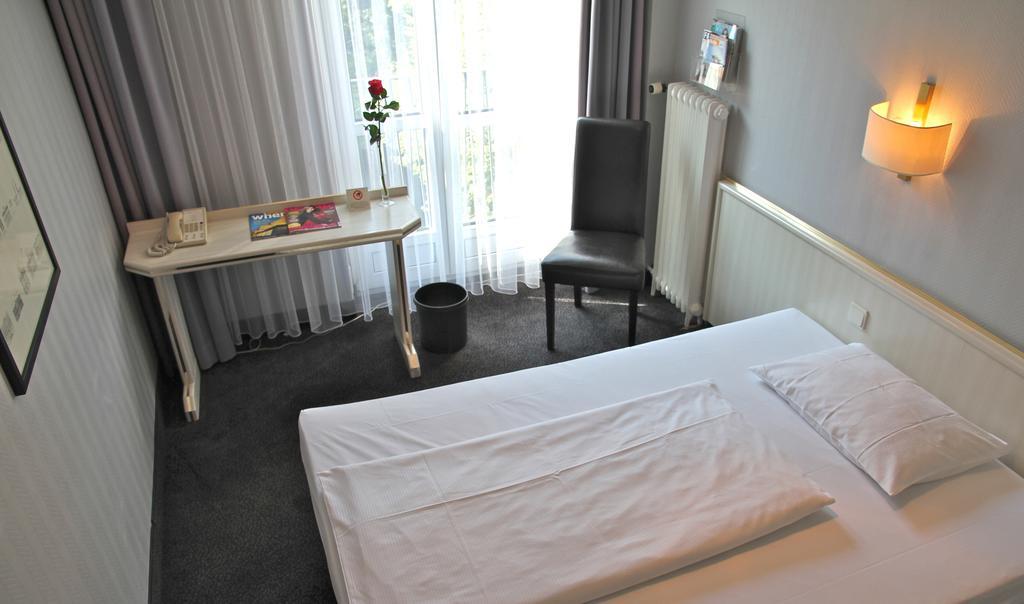 Berlin Plaza Hotel Am Kurfuerstendamm Rum bild