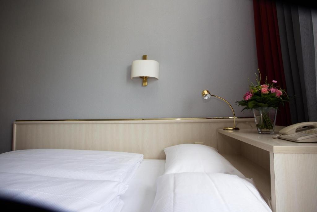 Berlin Plaza Hotel Am Kurfuerstendamm Rum bild