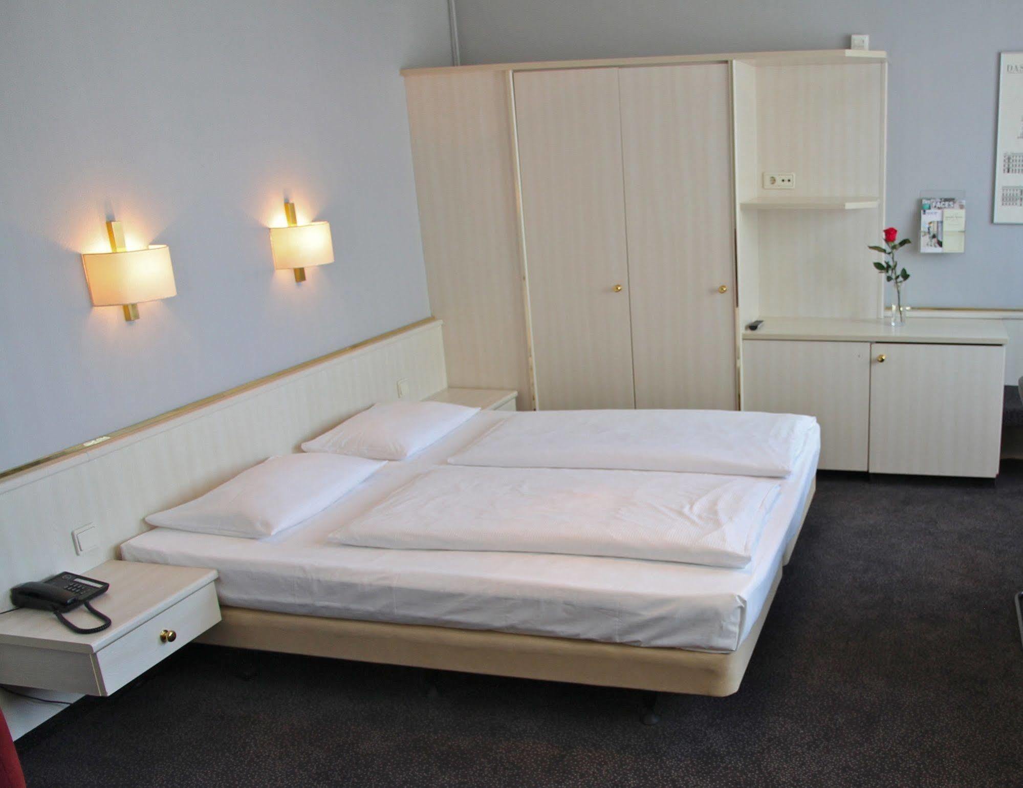 Berlin Plaza Hotel Am Kurfuerstendamm Exteriör bild